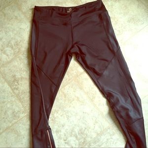 NWOT Free2B leggings black with rose gold zippers